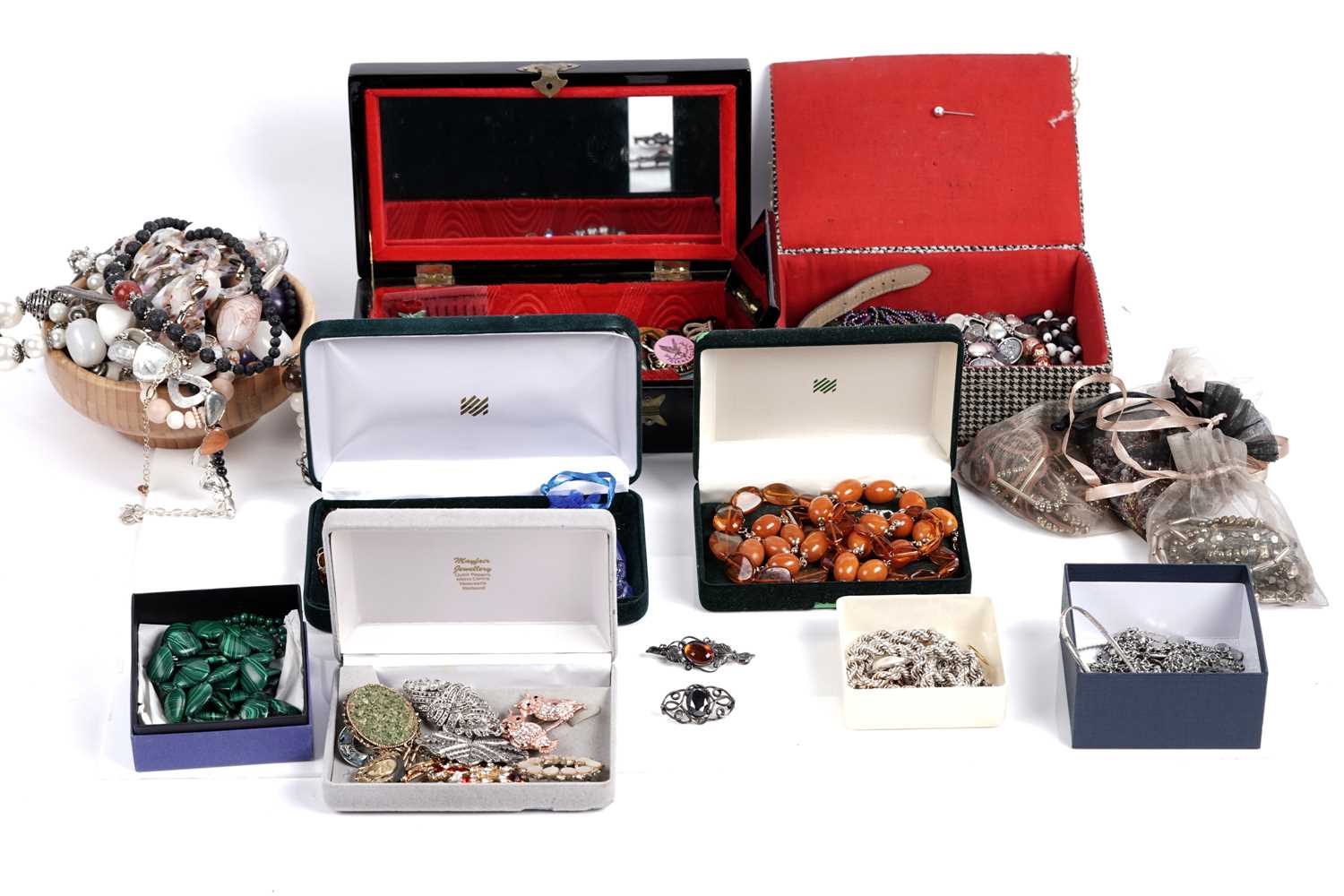 Lot 575 - Costume jewellery including: an agate specimen brooch