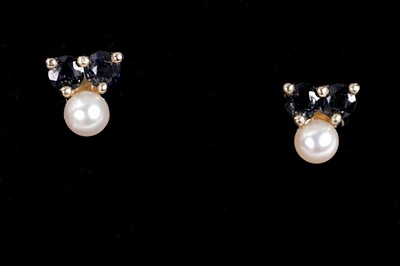 Lot 576 - Sapphire and pearl stud earrings; and silver peony pattern jewellery