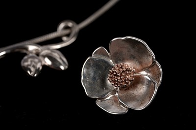 Lot 576 - Sapphire and pearl stud earrings; and silver peony pattern jewellery