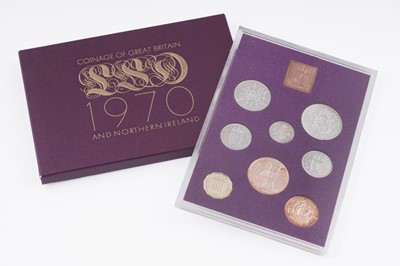 Lot 50 - A collection of Royal Mint coin sets