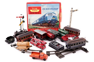 Lot 925 - A collection of model railway; and other items