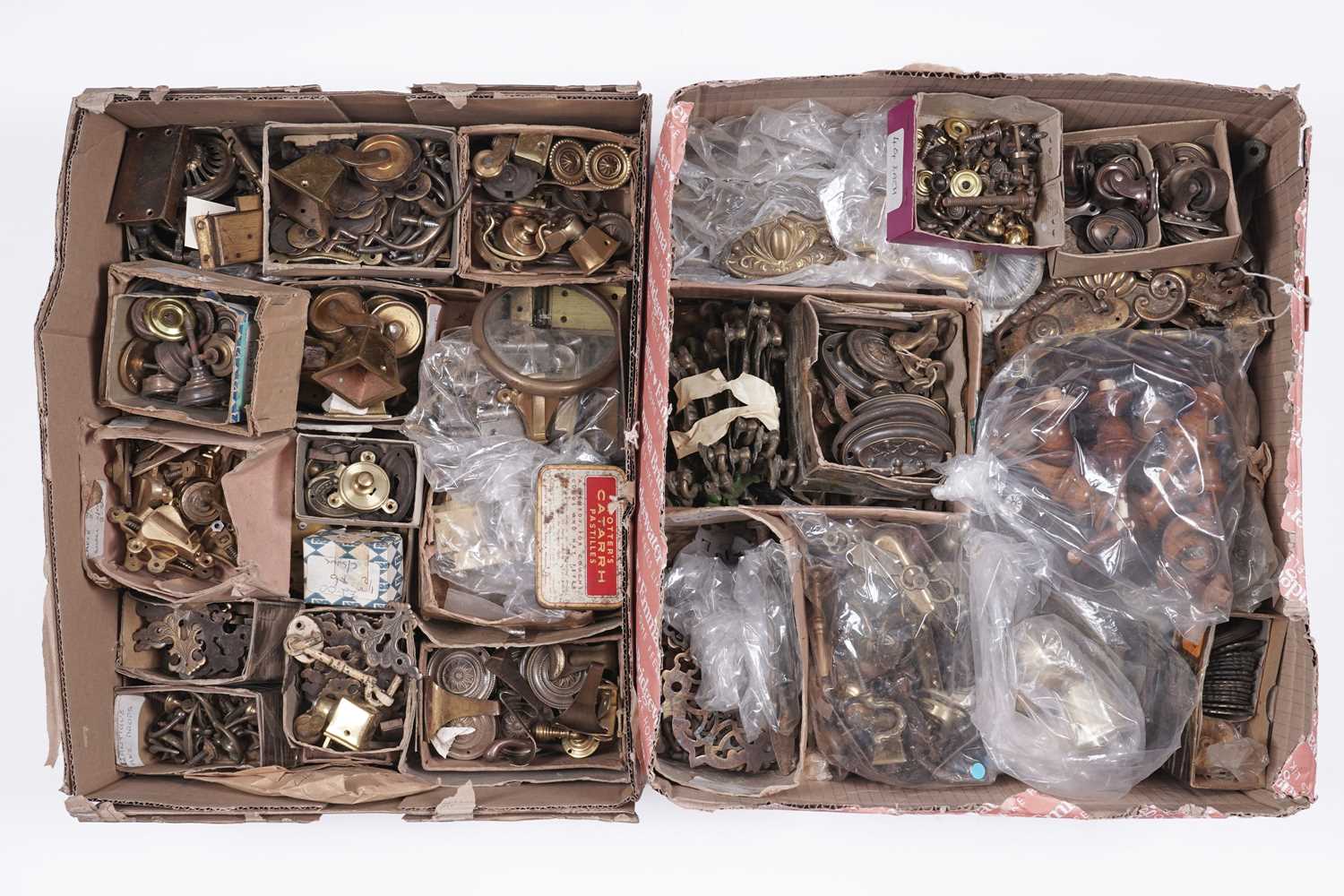 Lot 164 - A selection of door furniture