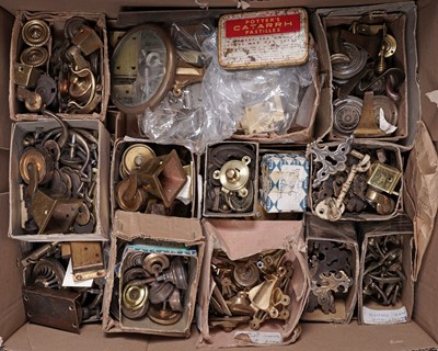 Lot 164 - A selection of door furniture