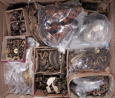 Lot 164 - A selection of door furniture