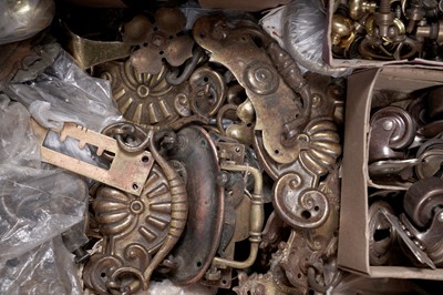 Lot 164 - A selection of door furniture