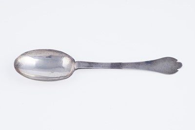 Lot 146 - A William III silver trefid spoon