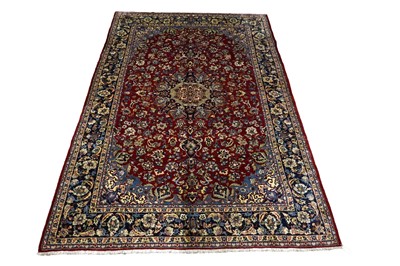 Lot 978 - A Persian hand-knotted Isfahan carpet