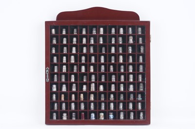 Lot 219 - A collection of one hundred 20th Century thimbles