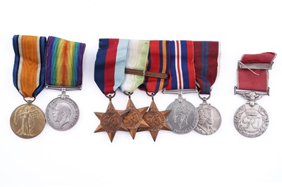 Lot 10 - BEM Military issue, WWI and WWII medals