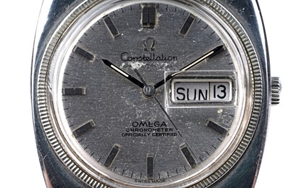 Lot 424 - Omega Constellation: a stainless steel cased automatic chronometer wristwatch
