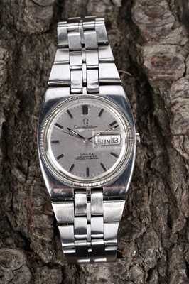 Lot 424 - Omega Constellation: a stainless steel cased automatic chronometer wristwatch