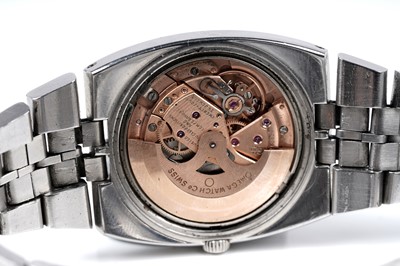 Lot 424 - Omega Constellation: a stainless steel cased automatic chronometer wristwatch