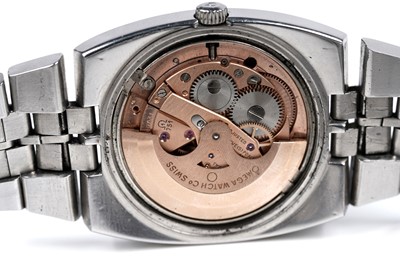 Lot 424 - Omega Constellation: a stainless steel cased automatic chronometer wristwatch