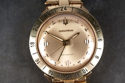 Lot 454 - Accutron Bulova Astronaut GMT: an 18ct yellow gold cased quartz wristwatch