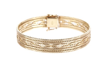 Lot 10 - A 14ct gold articulated bracelet in a saltire design