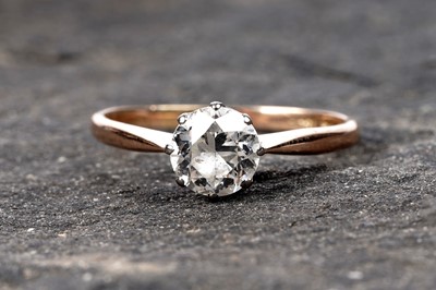 Lot 591 - A solitaire diamond ring