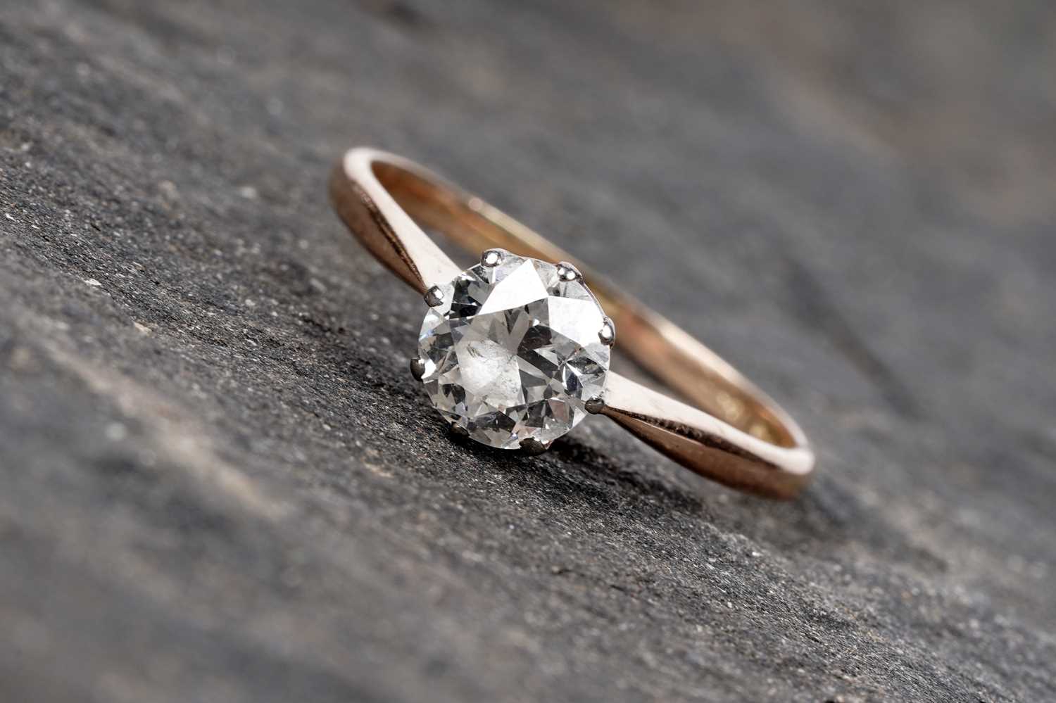Lot 591 - A solitaire diamond ring