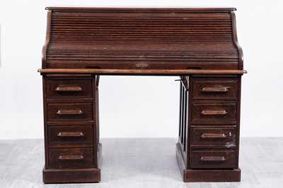 Lot 17 - An early 20th Century oak rolltop desk