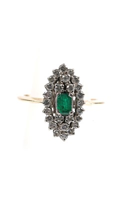 Lot 600 - An emerald and diamond cluster ring