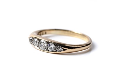 Lot 601 - A Victorian five stone diamond ring