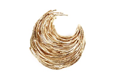 Lot 521 - David Thames: an 18ct yellow gold brooch