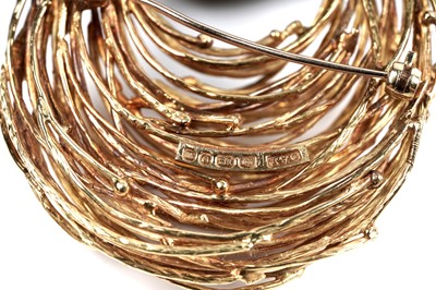 Lot 521 - David Thames: an 18ct yellow gold brooch