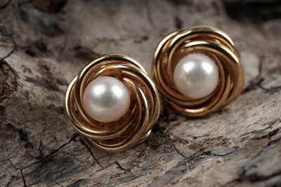 Lot 522 - A pair of cultured pearl and 18ct yellow gold earrings