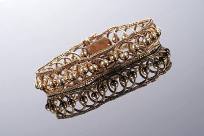 Lot 116 - A 1970's Postmodernist style 18ct gold bracelet