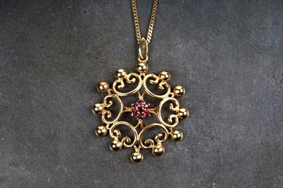 Lot 520 - Cropp & Farr: a 9ct yellow gold and ruby pendant necklace