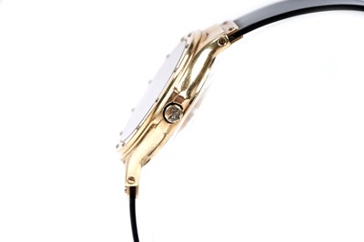 Lot 455 - Hublot MDM: an 18ct yellow gold cased quartz wristwatch