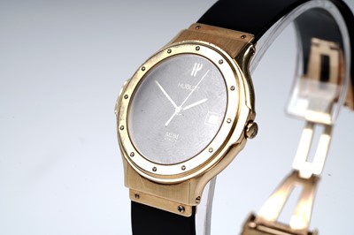 Lot 455 - Hublot MDM: an 18ct yellow gold cased quartz wristwatch