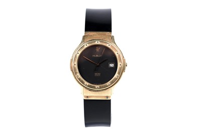 Lot 455 - Hublot MDM: an 18ct yellow gold cased quartz wristwatch