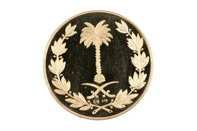 Lot 42 - A Saudi Arabia 21ct yellow gold commemorative coin