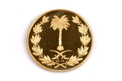 Lot 42 - A Saudi Arabia 21ct yellow gold commemorative coin