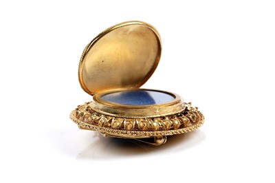Lot 509 - A Victorian garnet and yellow gold locket brooch