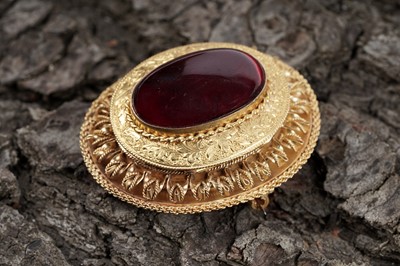 Lot 509 - A Victorian garnet and yellow gold locket brooch