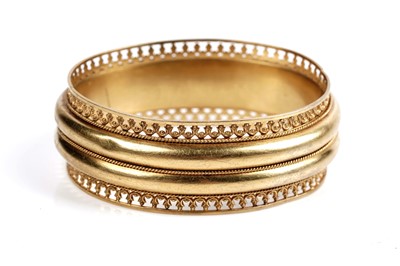Lot 511 - A fine Victorian yellow gold bangle