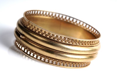 Lot 511 - A fine Victorian yellow gold bangle