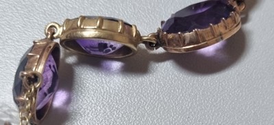 Lot 513 - A Victorian amethyst riviera necklace