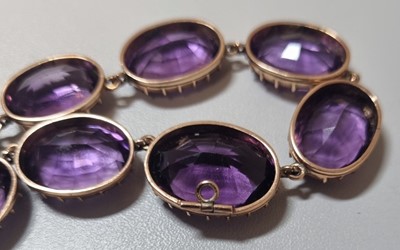 Lot 513 - A Victorian amethyst riviera necklace