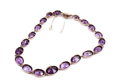 Lot 513 - A Victorian amethyst riviera necklace