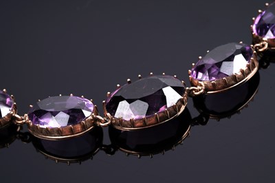 Lot 513 - A Victorian amethyst riviera necklace