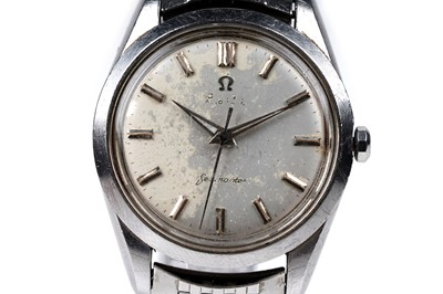 Lot 437 - Omega Seamaster: a stainless steel cased automatic wristwatch