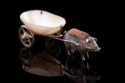 Lot 252 - An Edwardian silver novelty pin cushion