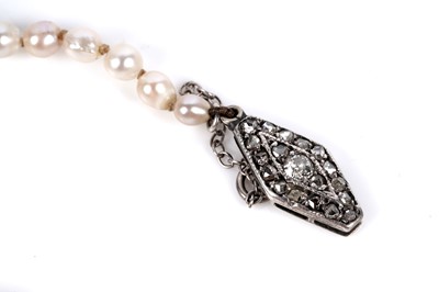 Lot 92 - An Art Deco diamond set pearl necklace