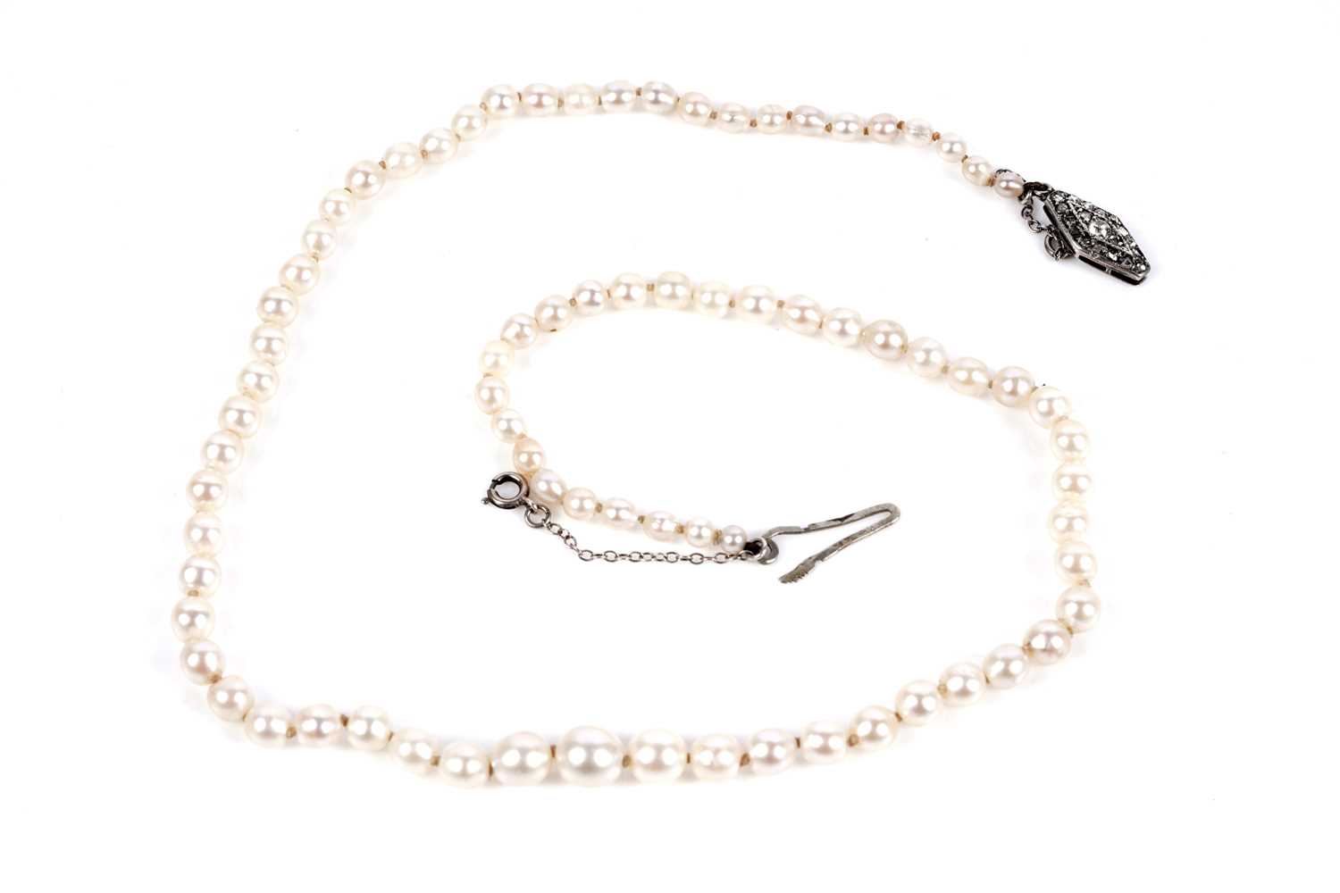 Lot 92 - An Art Deco diamond set pearl necklace