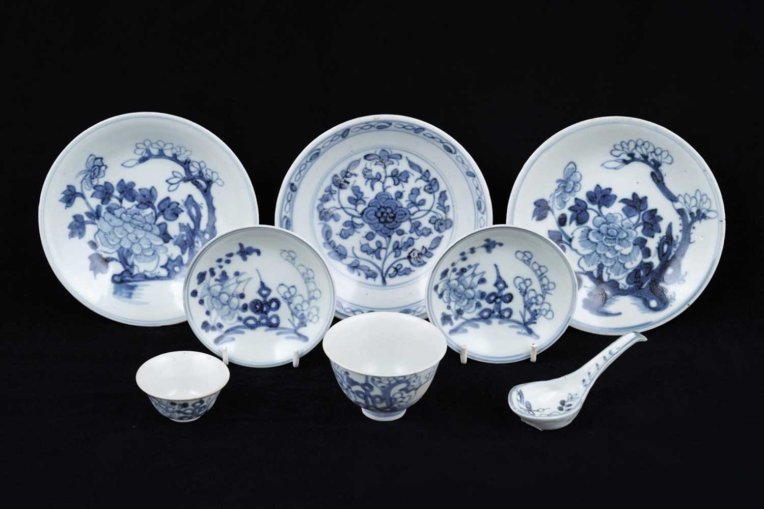 Lot 812 - Tek Sing Cargo 1822: plates, bowls and other items