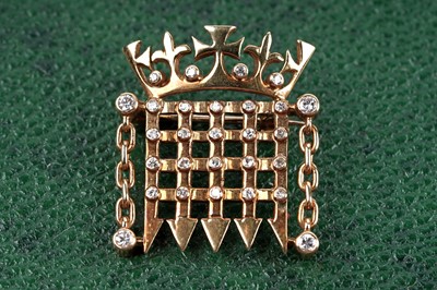 Lot 605 - Asprey: an 18ct yellow gold and diamond Houses of Parliament sweetheart brooch