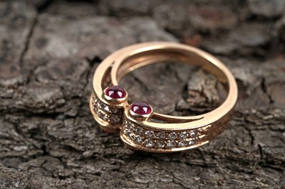 Lot 606 - A French Art Deco ruby and diamond ring
