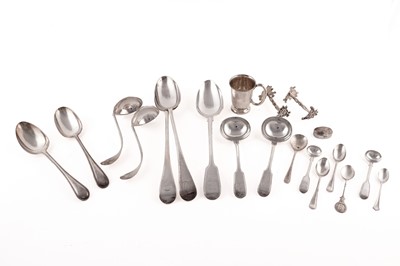 Lot 351 - A selection of silver and silverplate